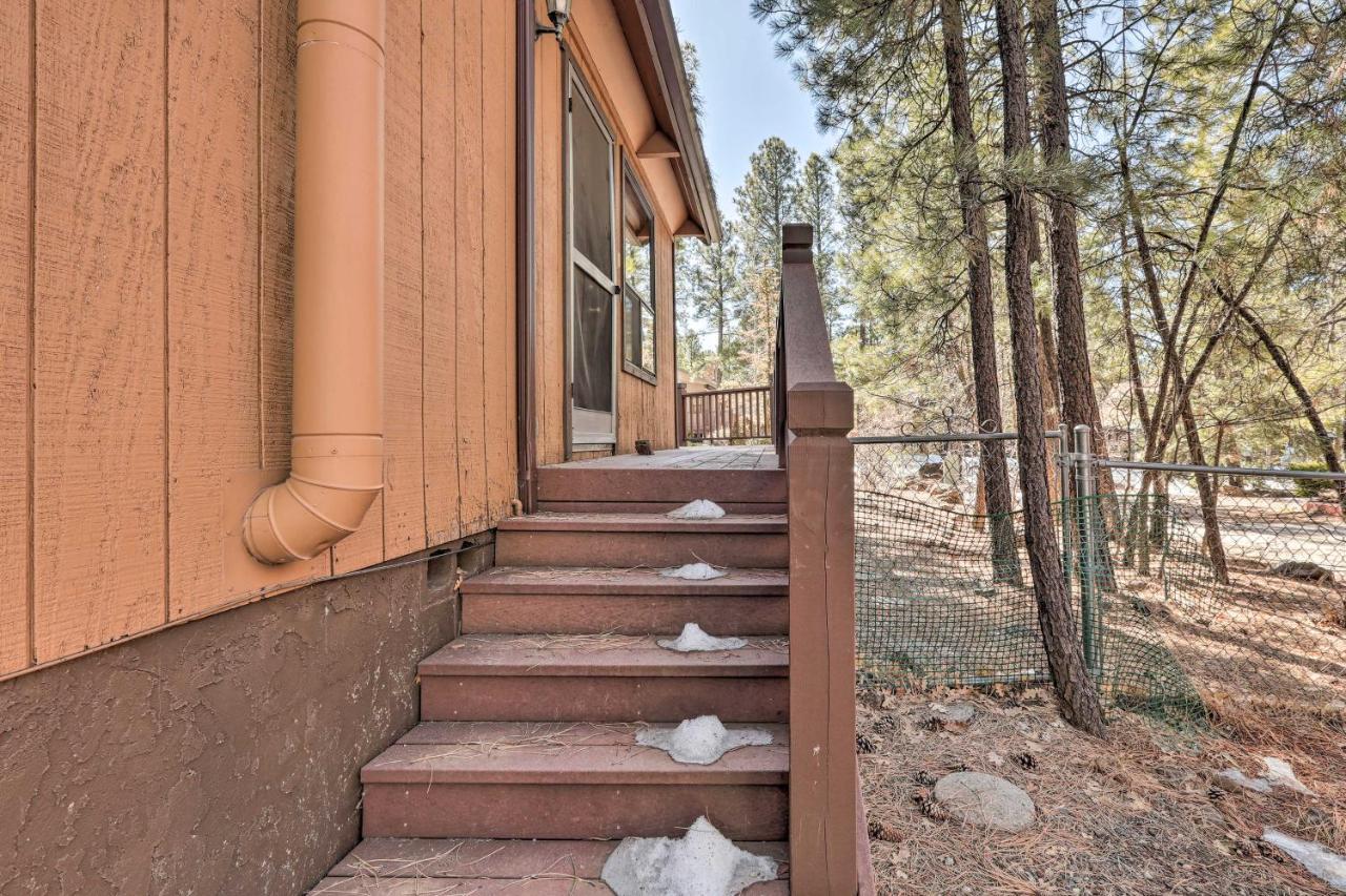 Munds Park Cabin With Fire Pit And Wraparound Porch! Екстериор снимка
